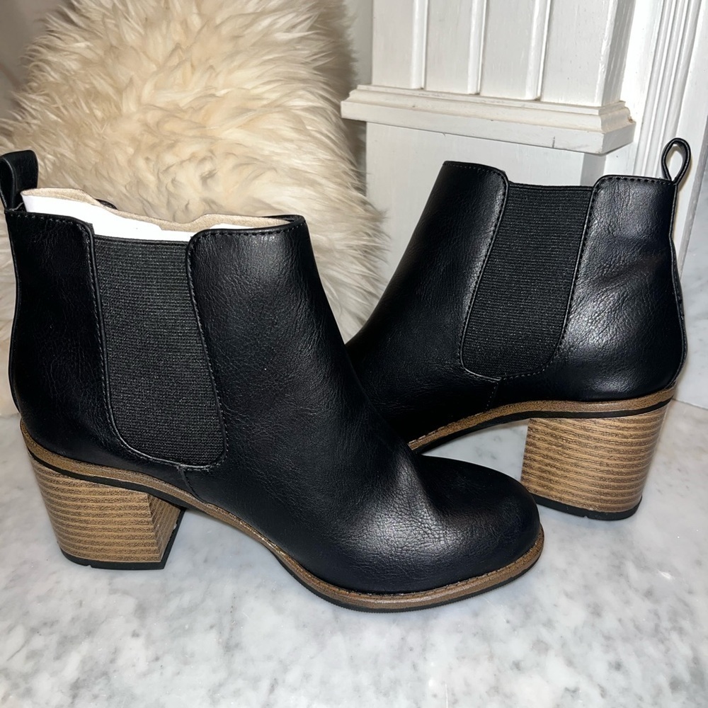 white Mountain Destiny Black Ankle Bootie Various Sizes - Picture 3 of 10